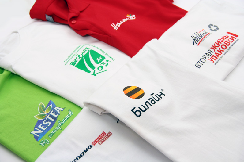 Печать логотипов на футболках